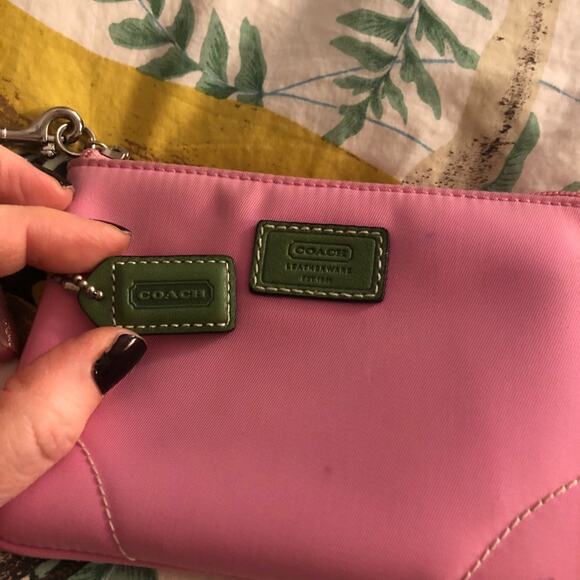 Unique Pink & Olive Green Coach Leatherware Wristlet - Picture 4 of 5